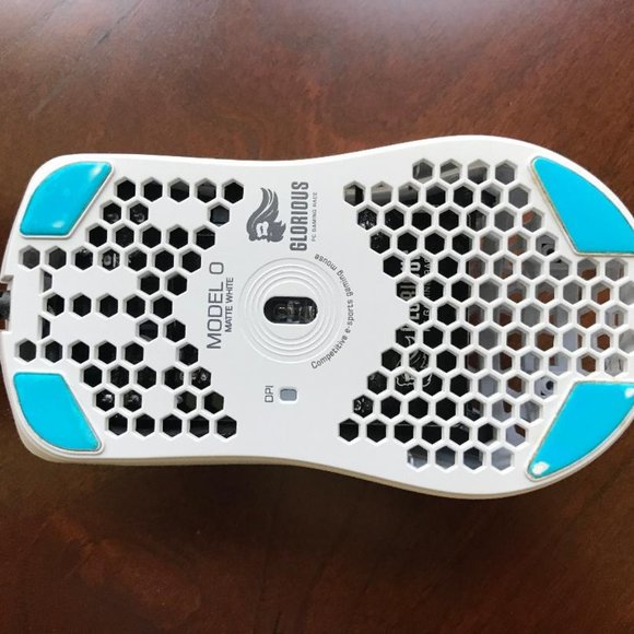 Glorious Gaming Mouse - Model O Matte White 67 g Superlight Honeycomb USB Gaming - Picture 4 of 5